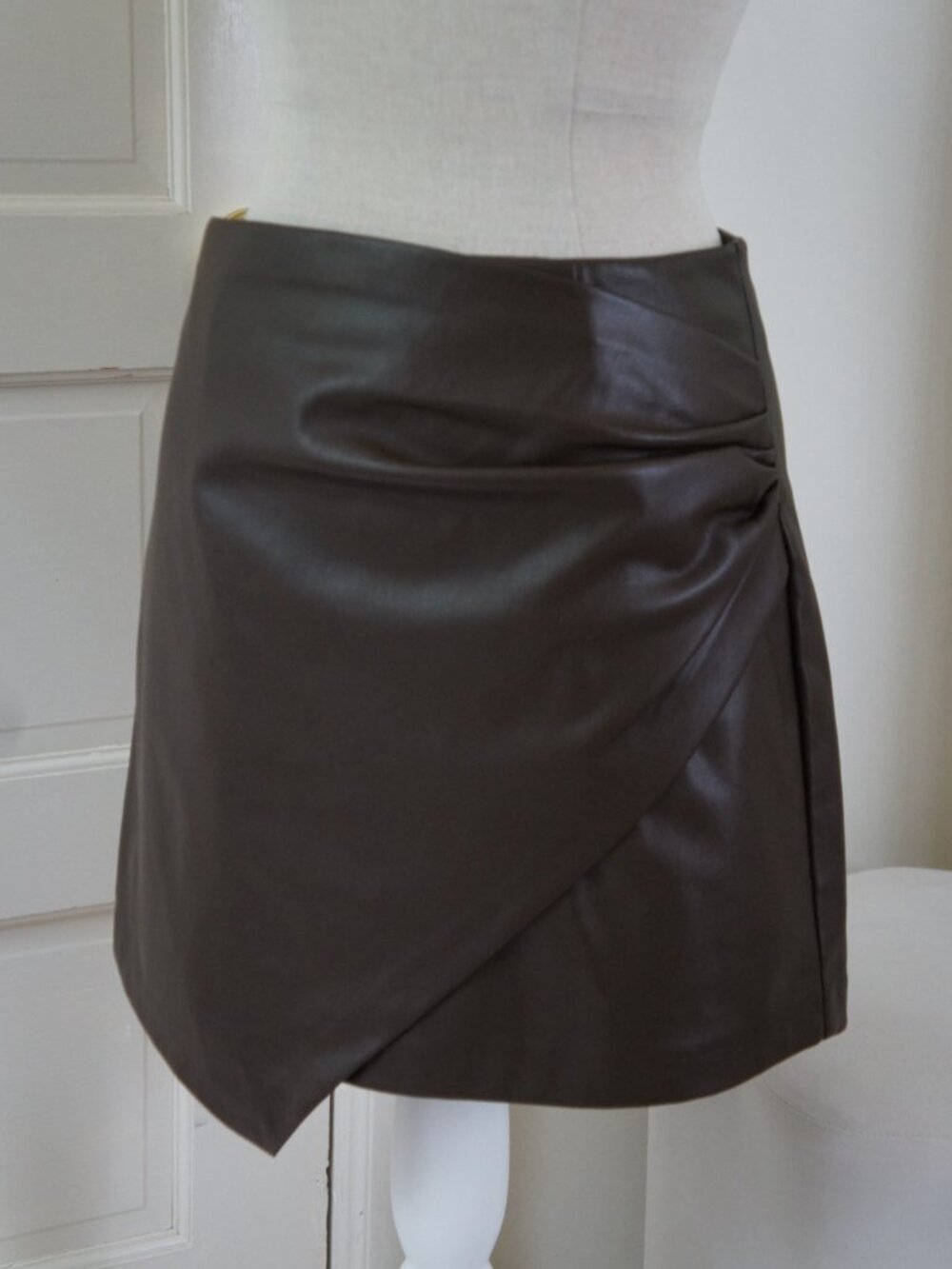 ELAN Dark Brown Faux Leather Mini Skirt Size Medium NWOT